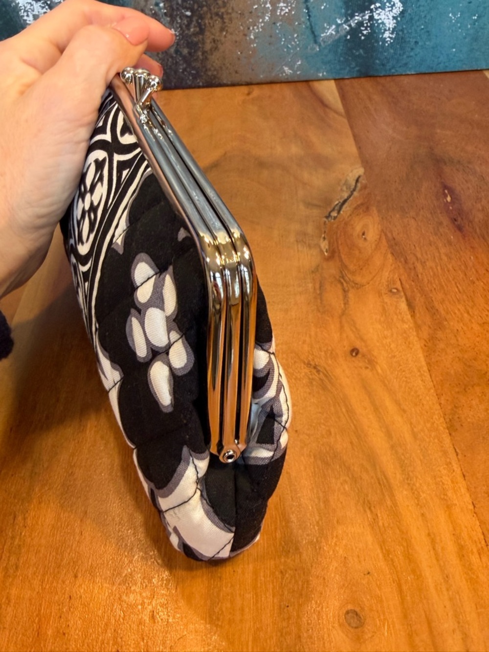 Vera Bradley Classic 2010s Retired Print Kiss Lock Wallet Black/White (NWOT) - Picture 7 of 12
